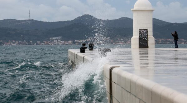 06.01.2025., Zadar - Oblacno i vjetrovito vrijeme. Photo: Sime Zelic/PIXSELL