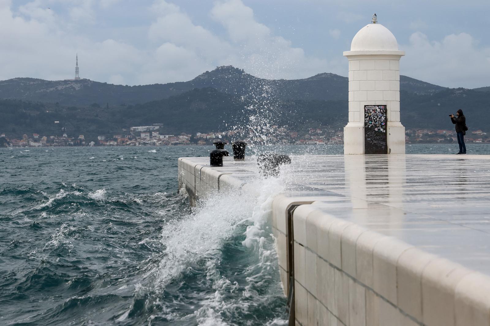 06.01.2025., Zadar - Oblacno i vjetrovito vrijeme. Photo: Sime Zelic/PIXSELL