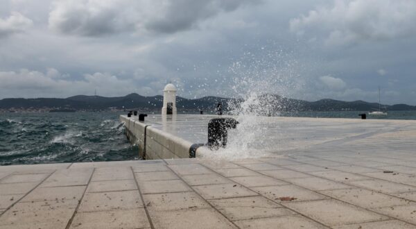 06.01.2025., Zadar - Oblacno i vjetrovito vrijeme. Photo: Sime Zelic/PIXSELL