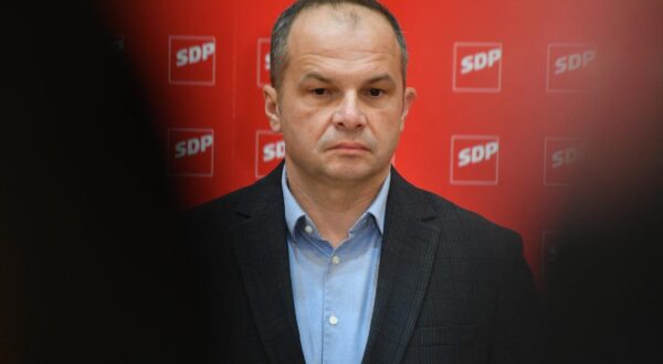 08.12.2024., Sibenik - Konferencija za medije predsjednika SDP-a Sinise Hajdasa Doncica i Toncija Restovica saborskog zastupnika. Photo: Hrvoje Jelavic/PIXSELL