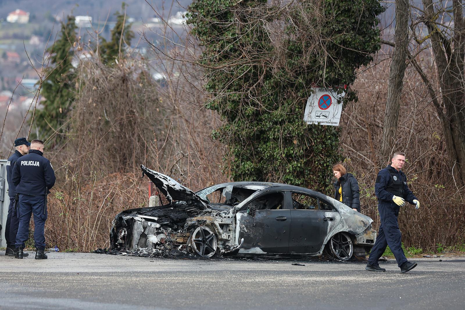 09.01.2025., Zagreb - Nocas je u Kotoripskoj ulici izgorio osobni automobil marke Mercedes. Pozar je zahvatio i obliznji automobil marke Citroen. Policijski ocevid je u tijeku. Photo: Goran Stanzl/PIXSELL