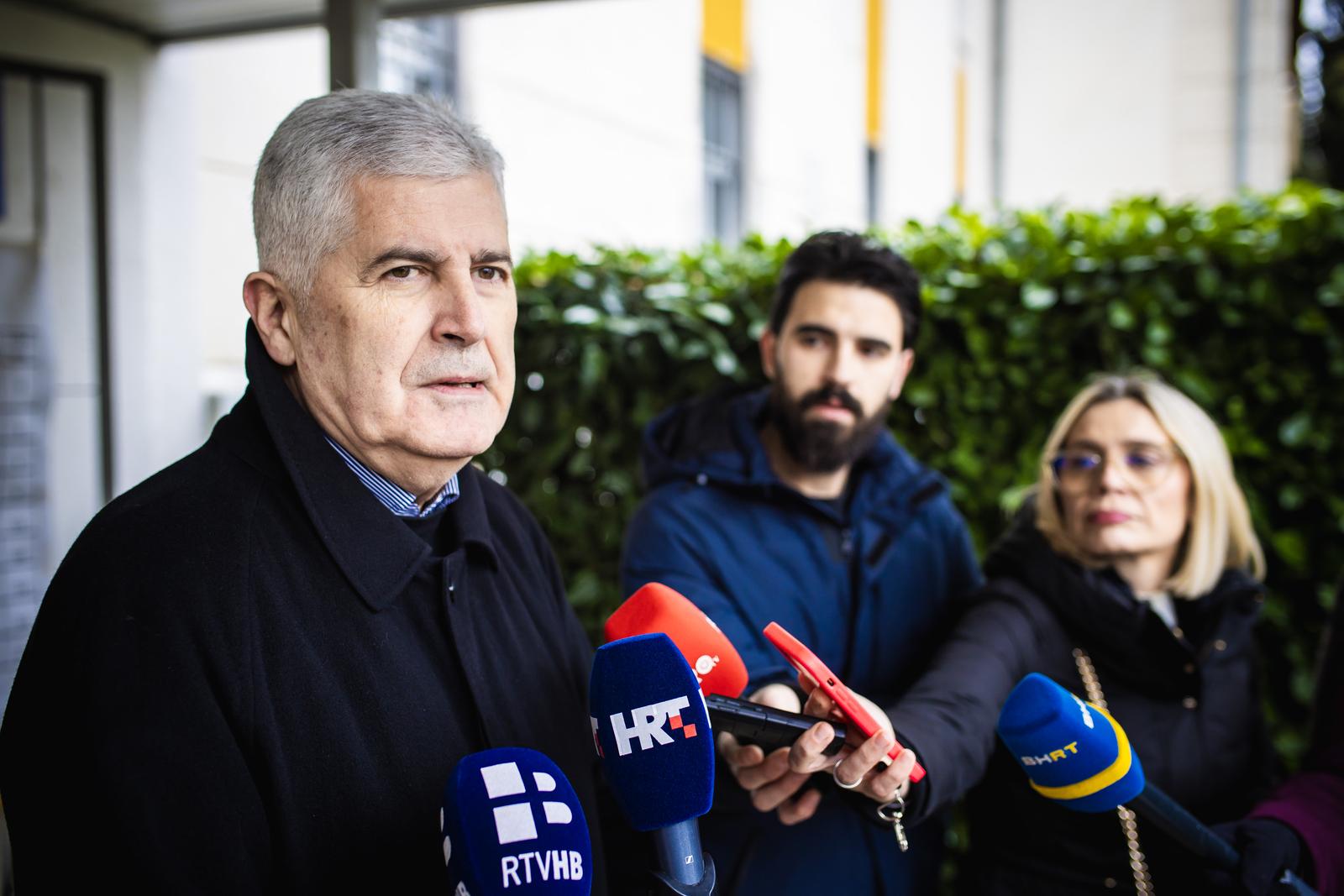 12.01.2025., Mostar, Bosna i Hercegovina - Predsjednik HDZ BiH Dragan Covic dao je izjavu medijima nakon glasovanja u drugom krugu predsjednickih izbora za izbor predsjednika Republike Hrvatske Photo: Denis Kapetanovic/PIXSELL