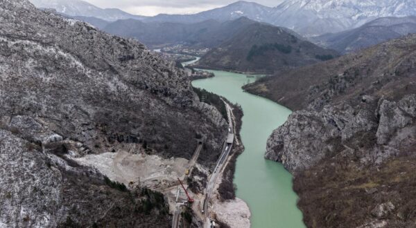 13.01.2025., Donja Jablanica, Bosna i Hercegovina - Pogled iz zraka na gradiliste Komadinovo Vrelo u Donjoj Jablanici gdje traju radovi na sanaciju pruge koja je srusena tokom poplava i klizista u 10. mjesecu prosle godine. Photo: Armin Durgut/PIXSELL