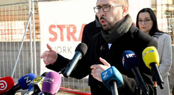 14.01.25., Zagreb - Gradonacelnik Grada Zagreba sa svojim suradnicima obisao je gradiliste bazena u naselju Spansko, te odrzao redovnu konferenciju za medije. Photo: Davorin Visnjic/PIXSELL