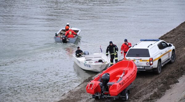 17.01.2025., Martinska Ves - Treci dan traje potraga za djetetom koje je nestalo u rijeci Savi kada je s njim majka usla u hladnu rijeku. U tijeku je i potraga ruijeke Save na podrucju Martinske Vesi Photo: Nikola Cutuk/PIXSELL