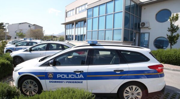 17.04.2019., Kastela - Policijska postaja u Kastelima nalazi se u Kastel Sucurcu. Photo: Ivo Cagalj/PIXSELL