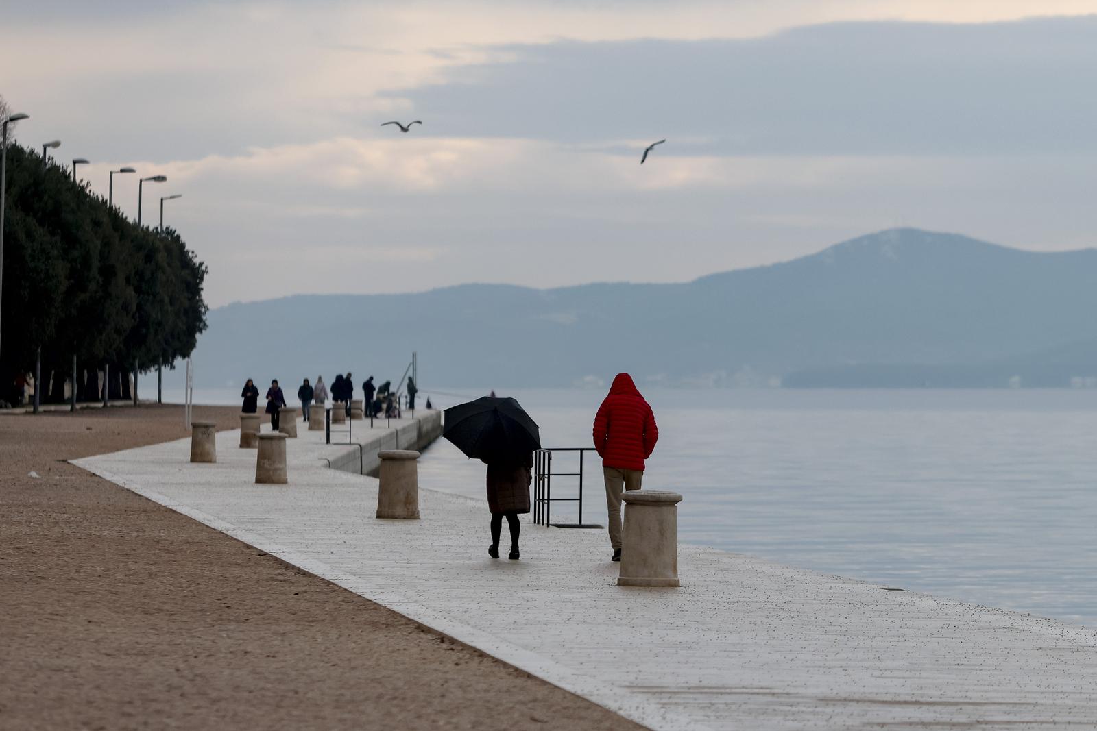 19.01.2025., Zadar - Oblacna i kisovita nedjelja u Zadru Photo: Sime Zelic/PIXSELL