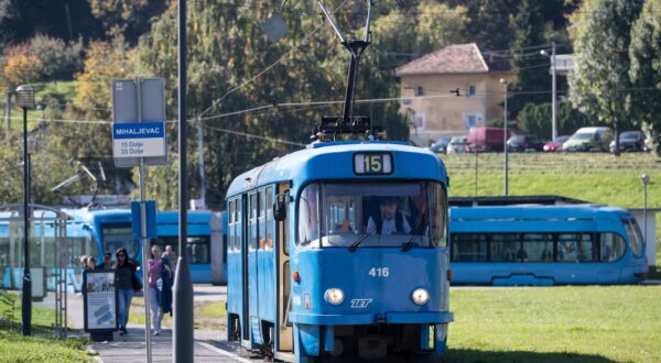 19.10.2017., Zagreb -  Iako je novom tramvajskom prugom prema Gracanima trebao prometovati niskopodni tramvaj, zbog problema s tracnicama prometuje stari ceski tramvaj."nPhoto: Davor Puklavec/PIXSELL