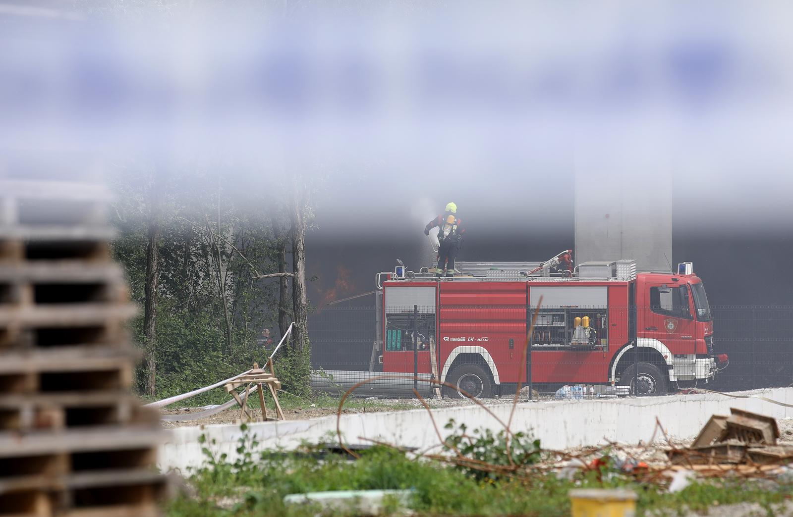 20.06.2024., Zapresic - Zgariste tvrtke Eko Flor u Industrijskoj ulici gdje je tijekom jucerasnjeg dana izbio veliki pozar.  Photo: Marko Prpic/PIXSELL