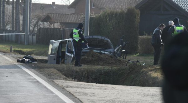 22.01.2025., Pitomaca - U prometnoj nesreci poginule dvije osobe. Na podravskoj magistrali na izlazu iz Pitomace prema Virovitici kombi vozilo je sletjelo s konika i zavrsilo u putnom jarku. Detalji ce biti poznati nakon policijskog ocevida.  Photo: Damir Spehar/PIXSELL