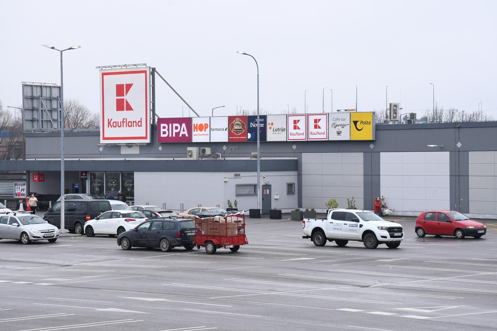 24.01.2025., Sisak - Veliki broj Siscana prikljucio se bojkotu trgovina o cemu svjedoce (polu)prazna parkiralista trgovackih centara.
Photo: Nikola Cutuk/PIXSELL Photo: Nikola Cutuk/PIXSELL