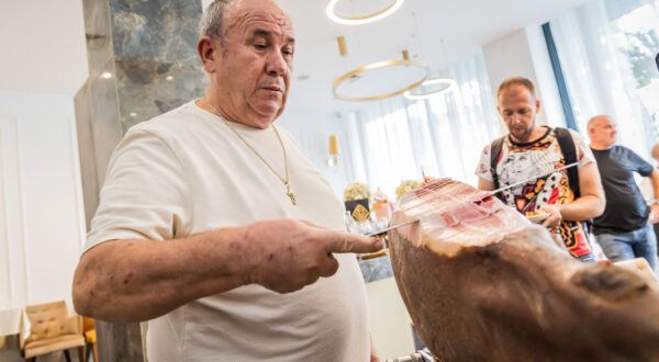 24.09.2024., Split  - Zeljko Kerum Predsjednih stranke HGS-a odrzao je presicu povodom 15 godina osnutka stranke.  Zeljko Kerum danas je proslavio i svoj Rodjendan. Photo: Zvonimir Barisin/PIXSELL