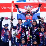 Alpine Skiing - FIS Alpine Ski World Cup - Women's Slalom - Kranjska Gora, Slovenia - January 5, 2025 Croatia's Zrinka Ljutic celebrates on the podium with teammates after winning the women's slalom REUTERS/Borut Zivulovic     TPX IMAGES OF THE DAY Photo: Borut Zivulovic/REUTERS