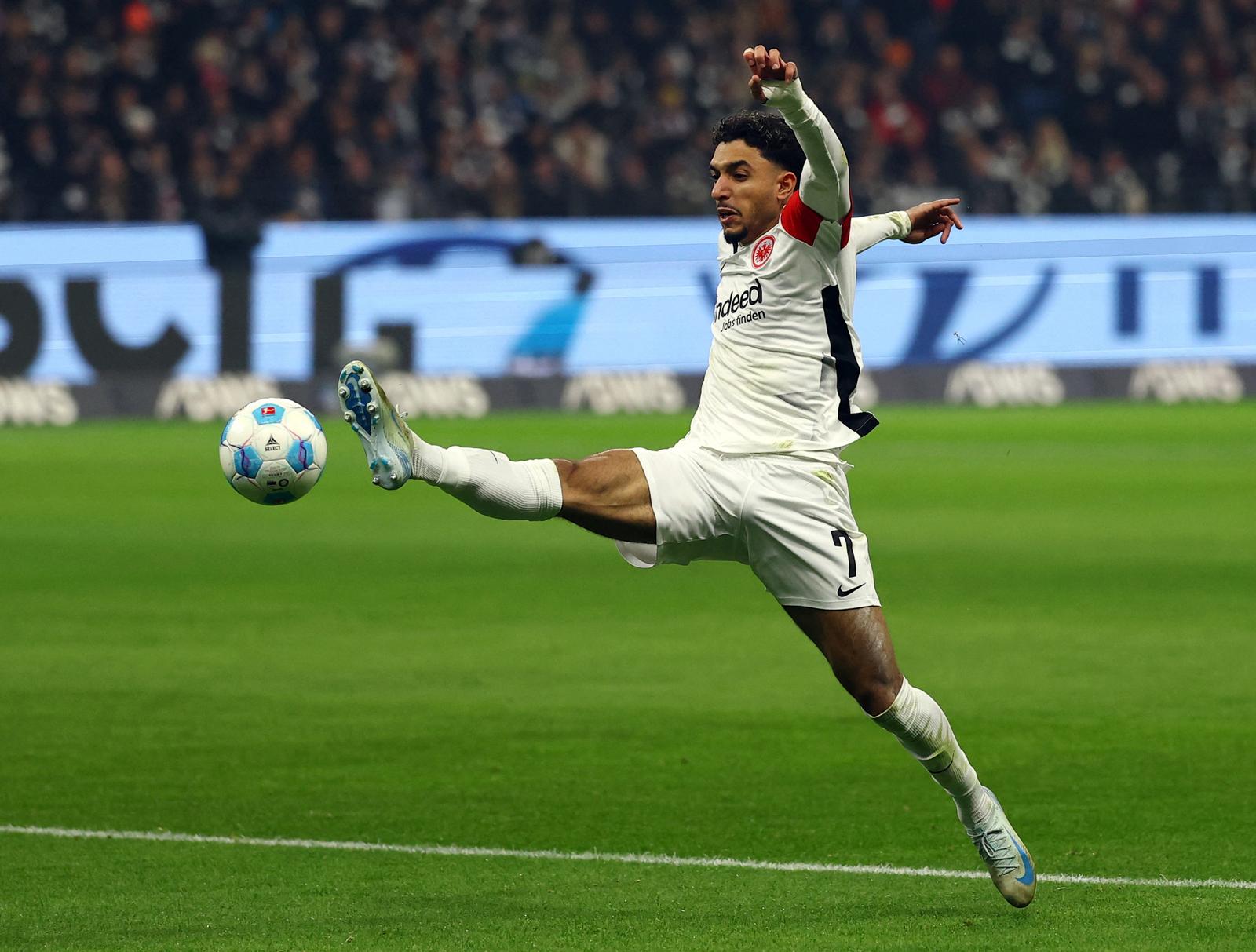 Soccer Football - Bundesliga - Eintracht Frankfurt v Werder Bremen - Deutsche Bank Park, Frankfurt, Germany - November 23, 2024 Eintracht Frankfurt's Omar Marmoush in action REUTERS/Kai Pfaffenbach DFL REGULATIONS PROHIBIT ANY USE OF PHOTOGRAPHS AS IMAGE SEQUENCES AND/OR QUASI-VIDEO. Photo: Kai Pfaffenbach/REUTERS