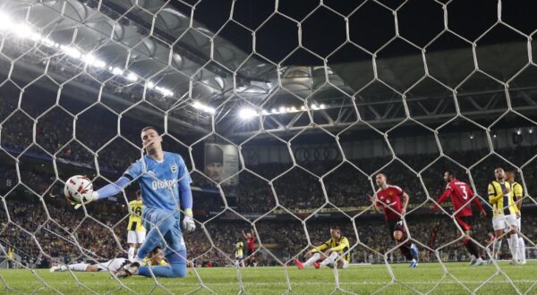 Soccer Football - Europa League - Fenerbahce v Manchester United - Sukru Saracoglu Stadium, Istanbul, Turkey - October 24, 2024 Fenerbahce's Dominik Livakovic reacts after Manchester United's Christian Eriksen scores their first goal REUTERS/Murad Sezer Photo: MURAD SEZER/REUTERS