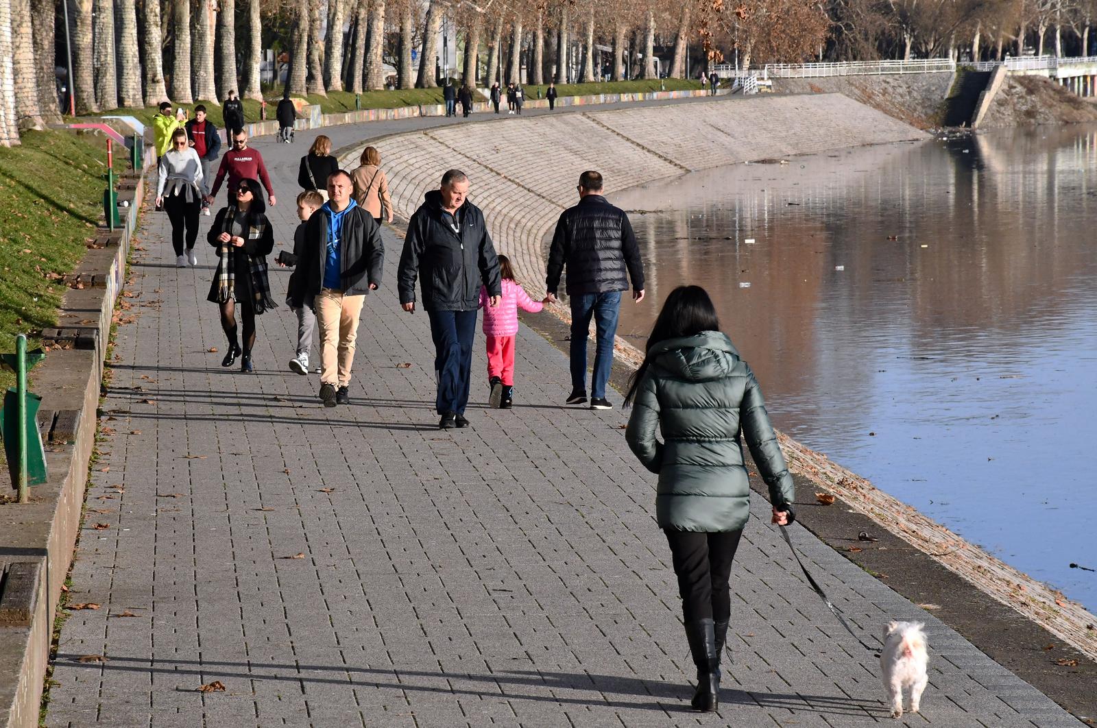 08.01.2025, Slavonski Brod: Sije?anjska juzina izmamila gradjane u setnju i aktivnosti na otvorenom uz ugodnih 15 stupnjeva celzujusa. Photo: Ivica Galovic/PIXSELL