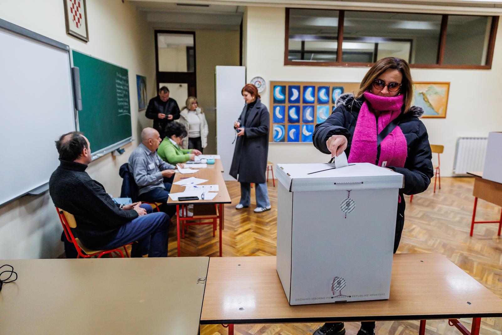 12.01.2025., Split - Stanovnici Gradskog kotara Lokve izasli su na glasanje. Photo: Zvonimir Barisin/PIXSELL