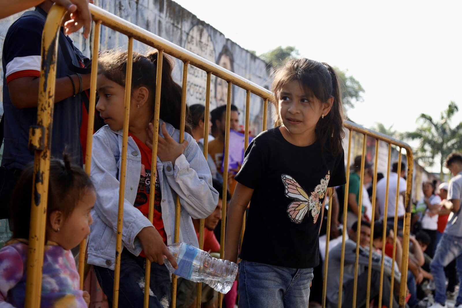 TAPACHULA, MEXICO-JANUARY 21 Migrant girls await resolution with their parents after their CBP One appointments to travel to the United States were canceled, in Tapachula, Mexico, on January 21, 2025. Jose Eduardo Torres Cancino / Anadolu/ABACAPRESS.COM,Image: 956269323, License: Rights-managed, Restrictions: , Model Release: no, Credit line: AA/ABACA / Abaca Press / Profimedia