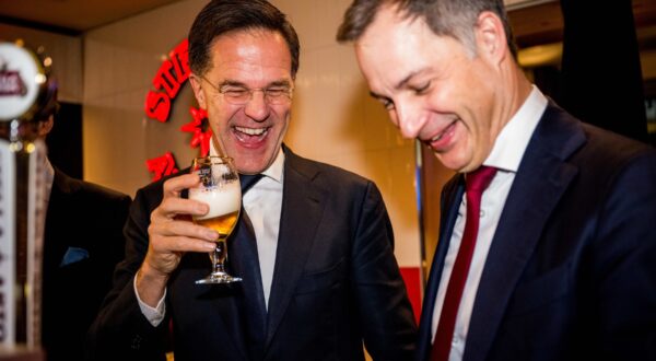 January 22, 2025, Davos, Switzerland: NATO Secretary General Mark Rutte and Outgoing Prime Minister Alexander De Croo drinking beer together the 2025 World Economic Forum Annual Meeting in Davos, Switzerland, Wednesday 22 January 2025. The yearly meeting takes place from 20 to 24 January, with heads of governments and economic leaders.,Image: 956589357, License: Rights-managed, Restrictions: * Belgium, France, Germany, Luxembourg and Netherlands Rights OUT *, Model Release: no, Credit line: Jasper Jacobs / Zuma Press / Profimedia