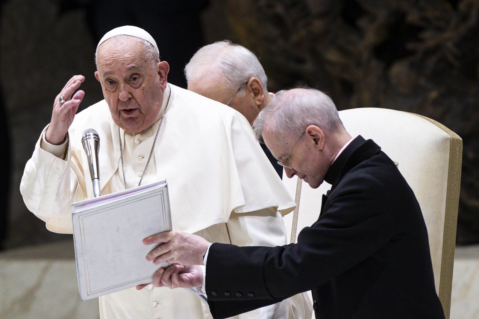 epa11813007 Pope Francis leads the weekly general audience in the Paul VI Hall, Vatican City, 08 January 2025.  EPA/ANGELO CARCONI