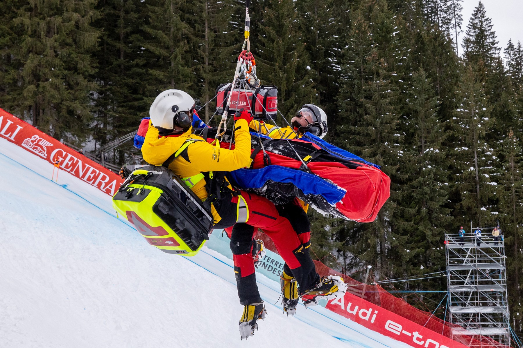 Switzerland's Remi Cuche is airlifted by helicopter after crashing during the second training of the men's Downhill of FIS ski alpine world cup in Kitzbuehel, Austria on January 17, 2024.,Image: 838037242, License: Rights-managed, Restrictions: Austria OUT
SOUTH TYROL OUT, Model Release: no, Credit line: Johann GRODER / AFP / Profimedia