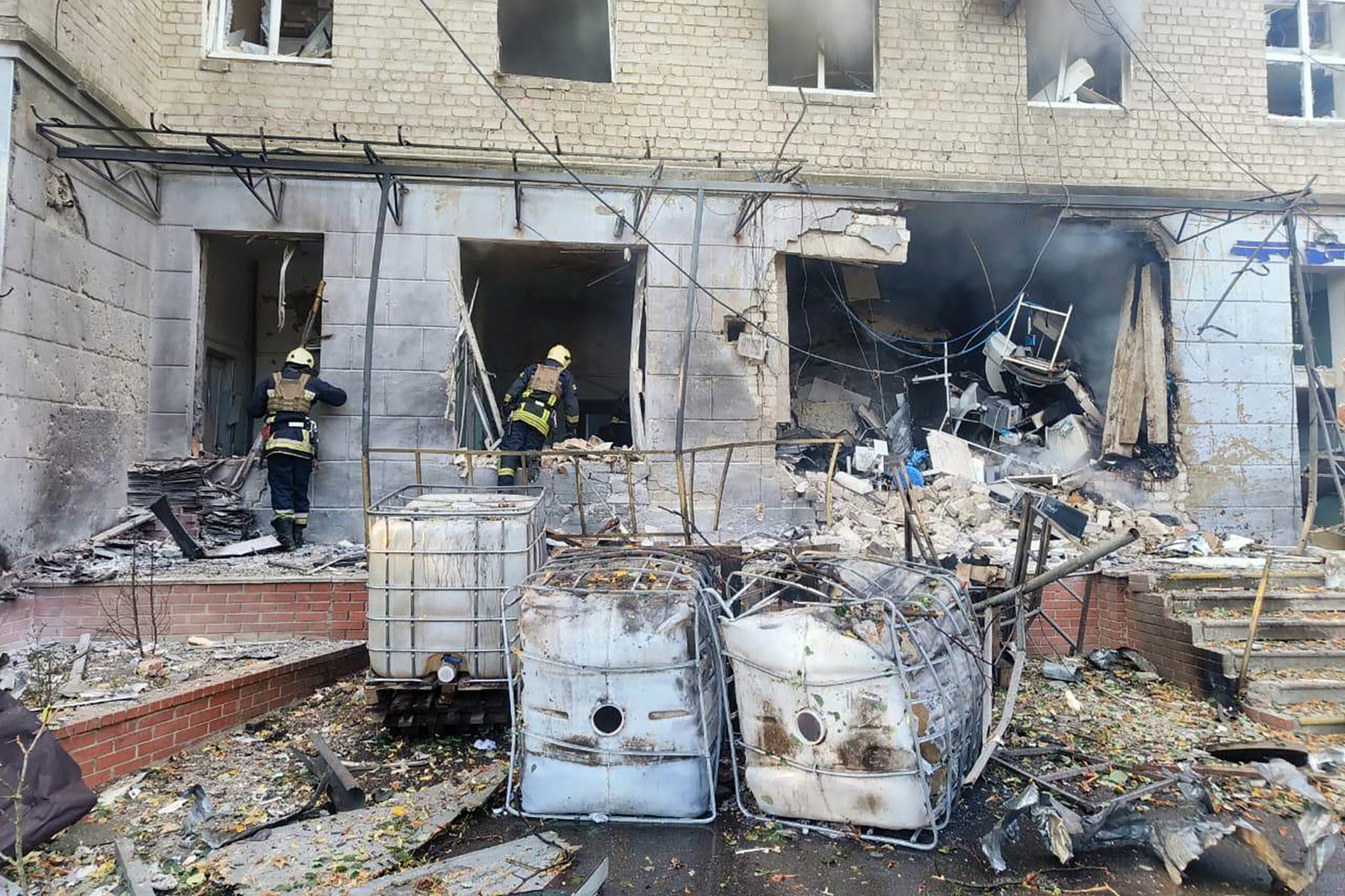 This handout photograph taken and released by the Ukrainian Emergency Service on September 28, 2024, shows rescuers inspecting a damaged hospital building following a drone attack in Sumy. Two Russian strikes on a hospital in the Ukrainian border city of Sumy killed seven people on September 28, 2024, regional authorities said.,Image: 913122522, License: Rights-managed, Restrictions: XGTY / RESTRICTED TO EDITORIAL USE - MANDATORY CREDIT "AFP PHOTO / UKRAINIAN EMERGENCY SERVICE" - NO MARKETING NO ADVERTISING CAMPAIGNS - DISTRIBUTED AS A SERVICE TO CLIENTS, ***
HANDOUT image or SOCIAL MEDIA IMAGE or FILMSTILL for EDITORIAL USE ONLY! * Please note: Fees charged by Profimedia are for the Profimedia's services only, and do not, nor are they intended to, convey to the user any ownership of Copyright or License in the material. Profimedia does not claim any ownership including but not limited to Copyright or License in the attached material. By publishing this material you (the user) expressly agree to indemnify and to hold Profimedia and its directors, shareholders and employees harmless from any loss, claims, damages, demands, expenses (including legal fees), or any causes of action or allegation against Profimedia arising out of or connected in any way with publication of the material. Profimedia does not claim any copyright or license in the attached materials. Any downloading fees charged by Profimedia are for Profimedia's services only. * Handling Fee Only 
***, Model Release: no, Credit line: Handout / AFP / Profimedia