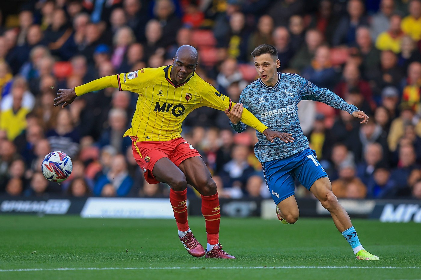 Watford v Sunderland EFL Sky Bet Championship 28/09/2024. Watford Defender Angelo Ogbonna 21 shields the ball from Sunderland AFC Forward Nazariy Rusyn 15 during the EFL Sky Bet Championship match between Watford and Sunderland at Vicarage Road, Watford, England on 28 September 2024. Editorial use only DataCo restrictions apply See www.football-dataco.com , Copyright: xChrisxFoxwellx PSI-20498-0095,Image: 913346854, License: Rights-managed, Restrictions: , Model Release: no, Credit line: Chris Foxwell / imago sportfotodienst / Profimedia