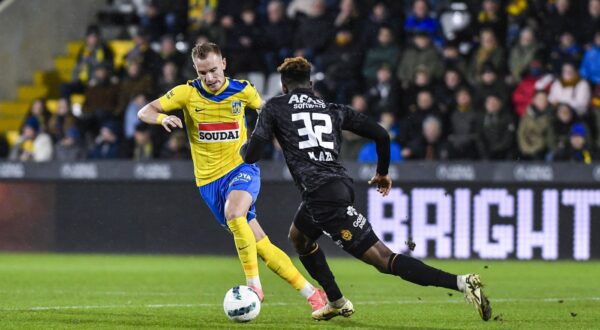 Westerlo's Matija Frigan and Mechelen's Aziz Ouatarra pictured in action during a soccer match between KVC Westerlo and KV Mechelen, Friday 20 December 2024 in Westerlo, on day 19 of the 2024-2025 season of the 'Jupiler Pro League' first division of the Belgian championship. BELGA PHOTO GOYVAERTS,Image: 948901050, License: Rights-managed, Restrictions: *** World Rights Except Belgium and France *** BELOUT FRAOUT, Model Release: no, Credit line: Belga / ddp USA / Profimedia