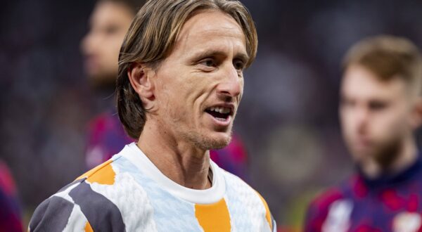 Real Madrid CF vs Sevilla FC - La Liga EA Sports 2024/25 Luka Modric of Real Madrid CF getting into the field during the La Liga EA Sports 2024/25 football match between Real Madrid CF vs Sevilla FC at Estadio Santiago Bernabeu on December 22, 2024 in Madrid, Spain. Madrid Estadio Santiago Bernabeu Madrid Spain Copyright: xAlbertoxGardinx AGardin_20241222_Foot_Liga_Rea_Mad_Sev_0070,Image: 949592425, License: Rights-managed, Restrictions: , Model Release: no, Credit line: Alberto Gardin / imago sportfotodienst / Profimedia