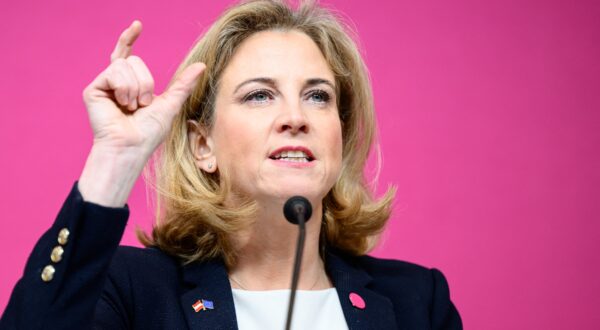 Beate Meinl-Reisinger, leader of Austria's NEOS party, addresses a press conference on January 3, 2025 in Vienna, Austria, to comment on failed coalition talks. Austria's three-way coalition talks to form a new government failed, with the head of the liberal party announcing its withdrawal from the negotiations. The far-right Freedom Party (FPOe) topped September 29, 2024 national polls for the first time ever, winning 28.8 percent of the vote, ahead of the ruling conservative People's Party (OeVP) with 26.3 percent. But the FPOe has been unable to find partners to form a national government.,Image: 951498355, License: Rights-managed, Restrictions: Austria OUT
SOUTH TYROL OUT, Model Release: no, Credit line: MAX SLOVENCIK / AFP / Profimedia