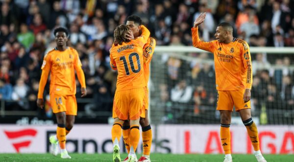 Valencia, Spain, January 3rd 2024: Luka Modric (10 Real Madrid CF) and Jude Bellingham (5 Real Madrid CF) celebrates after scoring during the La Liga EA Sports football match between Valencia CF and Real Madrid CF at the Estadio Mestalla in Valencia, Spain  (Judit Cartiel / SPP),Image: 951612038, License: Rights-managed, Restrictions: *** World Rights Except Brazil and Mexico *** BRAOUT MEXOUT, Model Release: no, Credit line: Sports Press Photo / ddp USA / Profimedia