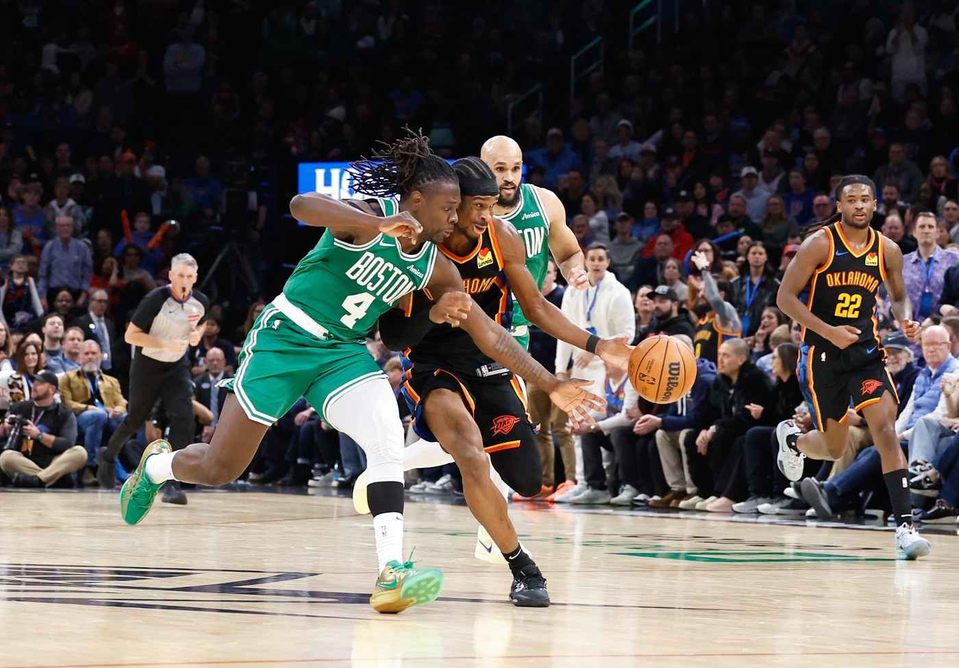 Jan 5, 2025; Oklahoma City, Oklahoma, USA; Oklahoma City Thunder guard Shai Gilgeous-Alexander (2) dribbles the ball down the court as Boston Celtics guard Jrue Holiday (4) defends during the fourth quarter at Paycom Center.,Image: 951980121, License: Rights-managed, Restrictions: *** Worldwide Rights Except Baltics, China, Denmark, Finland, Germany, Hong Kong, Japan, Macau, Norway, Poland, South Korea, Sweden, and Taiwan *** No sales outside your territory. No 3rd parties. No redistribution ***, Model Release: no, Credit line: Imagn Images / ddp USA / Profimedia