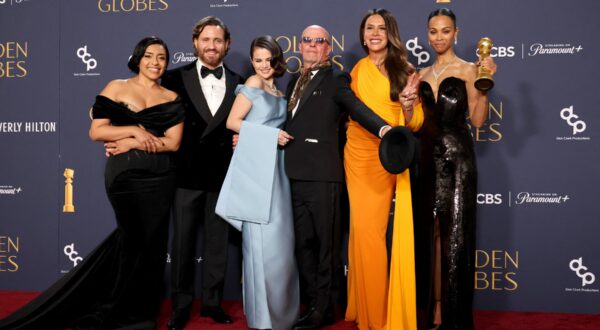 BEVERLY HILLS, CALIFORNIA - JANUARY 05: (L-R) Adriana Paz, Edgar Ramírez, Selena Gomez, Jacques Audiard, Karla Sofía Gascón, and Zoe Saldana, winners of the Best Motion Picture - Musical or Comedy award for “Emilia Pérez,” pose in the press room during the 82nd Annual Golden Globe Award at The Beverly Hilton on January 05, 2025 in Beverly Hills, California.   Amy Sussman,Image: 952013367, License: Rights-managed, Restrictions: , Model Release: no, Credit line: Amy Sussman / Getty images / Profimedia