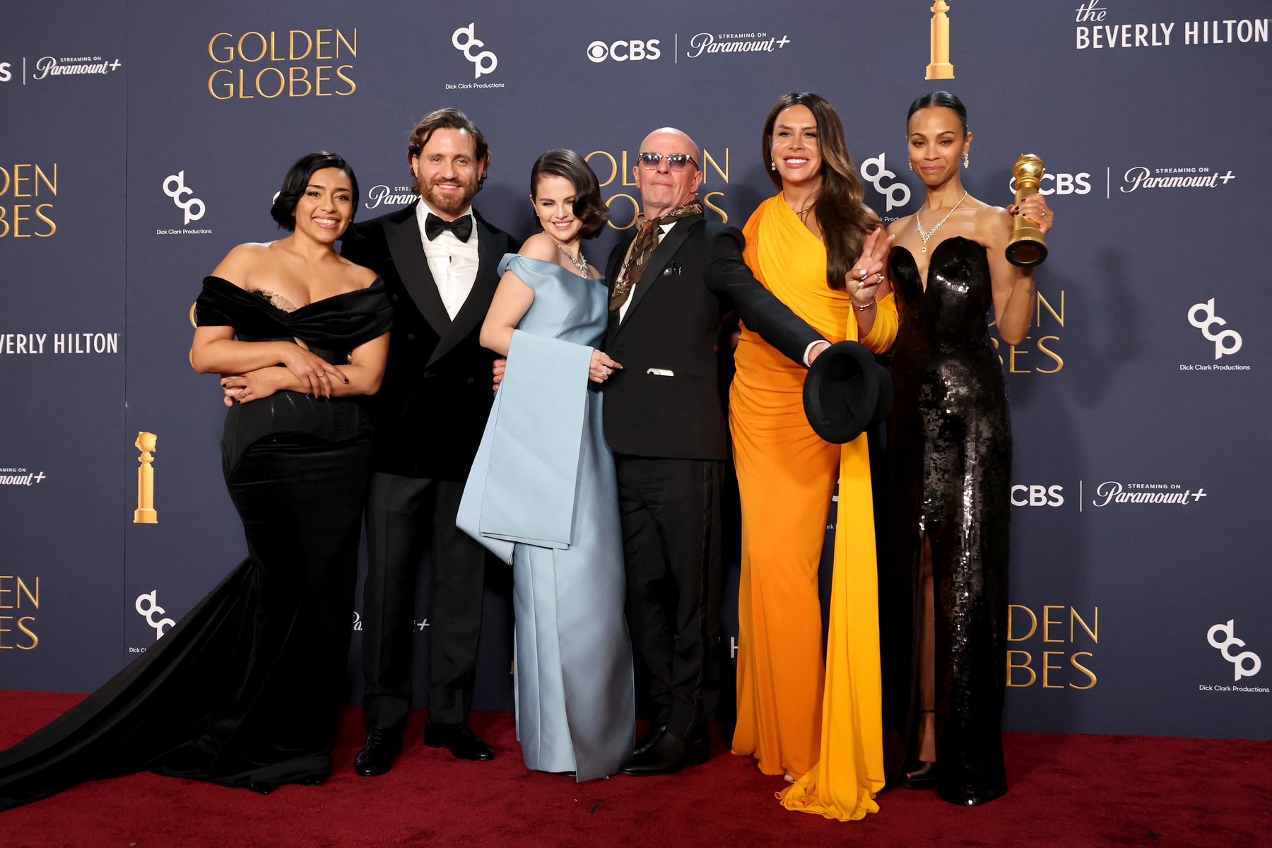 BEVERLY HILLS, CALIFORNIA - JANUARY 05: (L-R) Adriana Paz, Edgar Ramírez, Selena Gomez, Jacques Audiard, Karla Sofía Gascón, and Zoe Saldana, winners of the Best Motion Picture - Musical or Comedy award for “Emilia Pérez,” pose in the press room during the 82nd Annual Golden Globe Award at The Beverly Hilton on January 05, 2025 in Beverly Hills, California.   Amy Sussman,Image: 952013367, License: Rights-managed, Restrictions: , Model Release: no, Credit line: Amy Sussman / Getty images / Profimedia