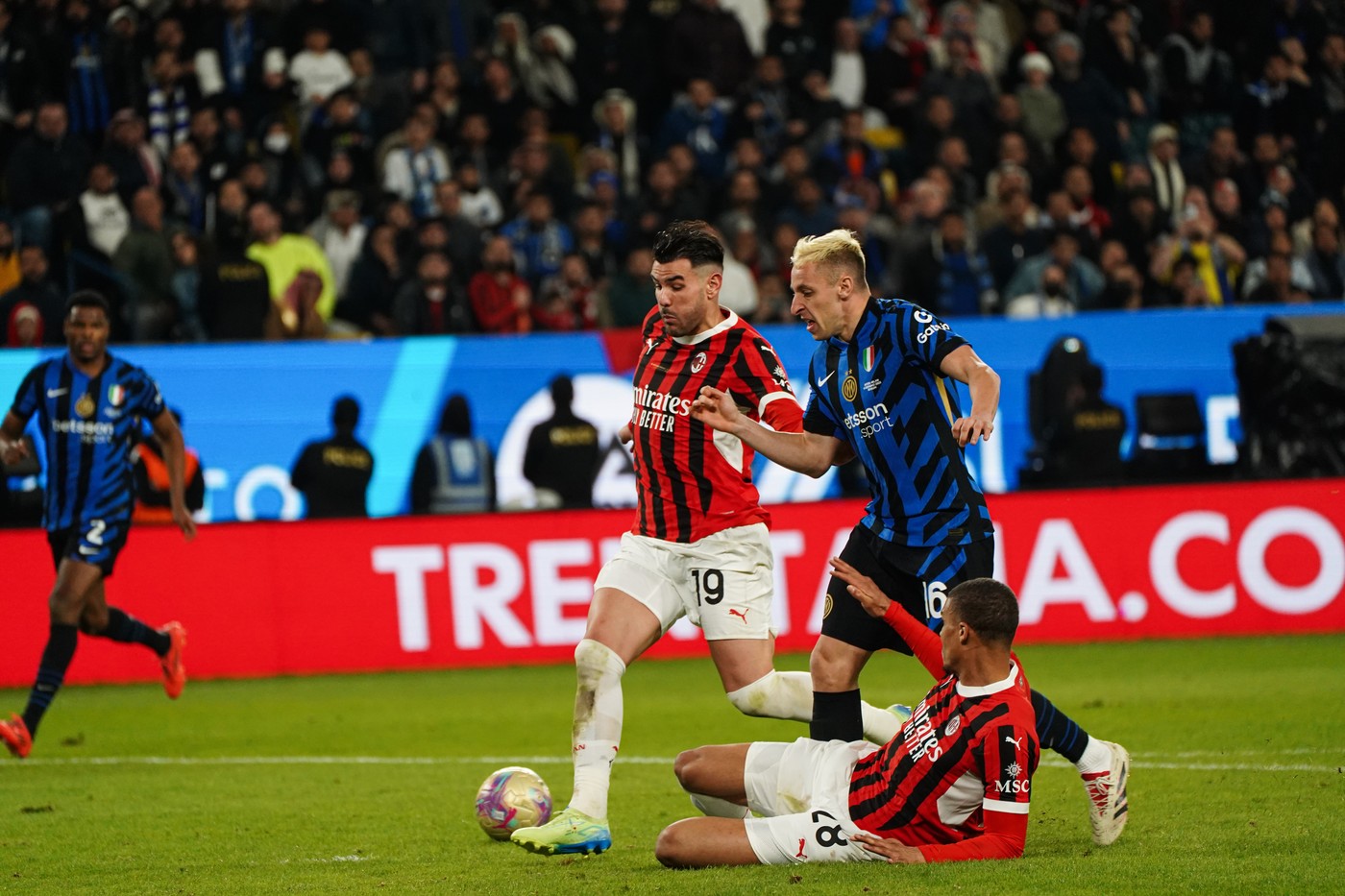 AC Milan's French defender Theo Hernandez and AC Milan's German defender Malick Thiaw seen in action with Inter Milan's Italian midfielder Davide Frattesi during the Italian Super Cup final football match between Inter Milan and AC Milan at Al-Awwal Park. Final results Inter Milan  2 : 3 AC Milan.,Image: 952205360, License: Rights-managed, Restrictions: *** World Rights ***, Model Release: no, Credit line: SOPA Images / ddp USA / Profimedia