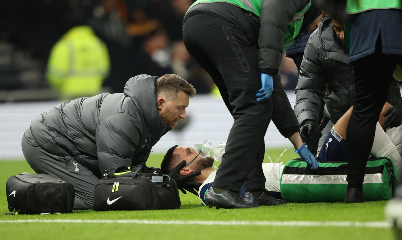 Rodrigo Bentancur TH. injured at the Tottenham Hotspur v Liverpool, Carabao Cup Semi-Final 1st leg match, at the Tottenham Hotspur Stadium, London, UK on on 8th January 2025.,Image: 952465040, License: Rights-managed, Restrictions: PUBLICATIONxNOTxINxUK, Model Release: no, Credit line: Paul Marriott / imago sportfotodienst / Profimedia