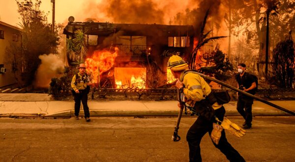 Firefighters work the scene as an apartment building burns during the Eaton fire in the Altadena area of Los Angeles county, California on January 8, 2025.  At least five people are now known to have died in wildfires raging around Los Angeles, with more deaths feared, law enforcement said January 8, as terrifying blazes leveled whole streets, torching cars and houses in minutes.
More than 1,000 buildings have burned in multiple wildfires that have erupted around America's second biggest city, forcing tens of thousands of people from their homes.,Image: 952478569, License: Rights-managed, Restrictions: , Model Release: no, Credit line: JOSH EDELSON / AFP / Profimedia