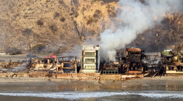 In this aerial view taken from a helicopter, burned homes are seen from above during the Palisades fire in Malibu, Los Angeles county, California on January 9, 2025.  Massive wildfires that engulfed whole neighborhoods and displaced thousands in Los Angeles remained totally uncontained January 9, 2025, authorities said, as US National Guard soldiers readied to hit the streets to help quell disorder. Swaths of the United States' second-largest city lay in ruins, with smoke blanketing the sky and an acrid smell pervading almost every building.,Image: 952681939, License: Rights-managed, Restrictions: , Model Release: no, Credit line: JOSH EDELSON / AFP / Profimedia