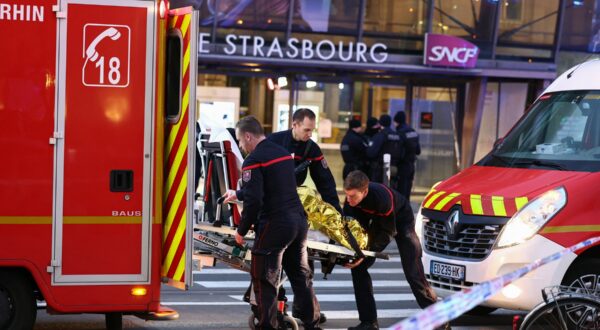 Firefighters carry an injured person on a stretcher outside the Strasbourg railway station  following a collision of two trams, in Strasbourg, eastern France, on January 11, 2025. Two trams collided in a tunnel in the eastern French city of Strasbourg on January 11, 2025, injuring twenty people, the authorities said. "Twenty people" have been injured, said a spokesman for the prefecture, adding that the cause of the accident had not yet been established.,Image: 952957755, License: Rights-managed, Restrictions: , Model Release: no, Credit line: FREDERICK FLORIN / AFP / Profimedia