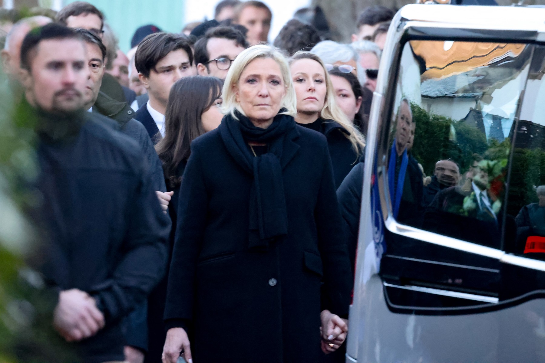 Marine Le Pen, Marion Marechal et Nolwenn Olivier ( fille de Marie-Caroline) - Sortie du clan Le Pen aux obsèques de Jean-Marie Le Pen en l'église Saint-Joseph à la Trinité-sur-Mer le 11 janvier 2025. © Dominique Jacovides / Guillaume Collet / Bestimage Le Pen clan leaving the funeral of Jean-Marie Le Pen at the Saint-Joseph church in La Trinité-sur-Mer on January 11, 2025.,Image: 952964184, License: Rights-managed, Restrictions: , Model Release: no, Credit line: Dominique Jacovides / Guillaume Collet / Bestimage / Profimedia