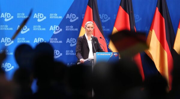 Riesa, Sachsen, Deutschland, 11.01.2025: WT Energiesysteme Arena: 16. Bundesparteitag der Alternative für Deutschland - Tag 1: Alice Weidel *** Riesa, Saxony, Germany, 11 01 2025 WT Energy Systems Arena 16 Federal Party Conference of the Alternative for Germany Day 1 Alice Weidel Copyright: xdtsxNachrichtenagenturx dts_55716,Image: 953396187, License: Rights-managed, Restrictions: imago is entitled to issue a simple usage license at the time of provision. Personality and trademark rights as well as copyright laws regarding art-works shown must be observed. Commercial use at your own risk., Model Release: no, Credit line: dts Nachrichtenagentur / imago stock&people / Profimedia