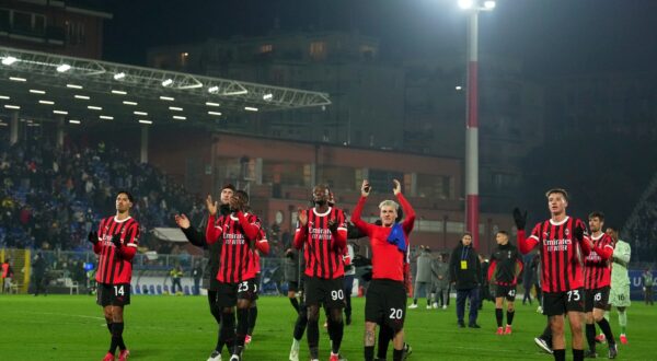 AC Milan’s players celebrate winning the match during the Serie A soccer match between Como and Milan at Giuseppe Sinigaglia  Stadium in Como  , North Italy - Tuesday , January 4  , 2025 Sport - Soccer .,Image: 953570949, License: Rights-managed, Restrictions: *** World Rights Except China, France, and Italy *** CHNOUT FRAOUT ITAOUT, Model Release: no, Credit line: LaPresse / ddp USA / Profimedia