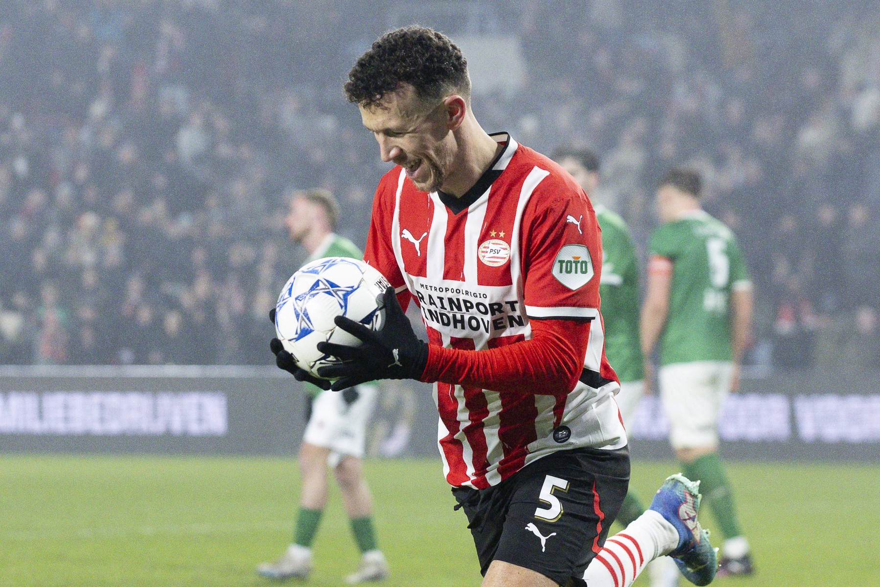 EINDHOVEN, 14-01-2025. Philips stadium. Eredivisie voetbal, season, 2024-2025. PSV - Excelsior cup. PSV player Ivan Perisic celebrating the goal. 5-3. PSV - Excelsior cup x27388948x Copyright:,Image: 953644153, License: Rights-managed, Restrictions: PUBLICATIONxNOTxINxNED, Model Release: no, Credit line: IMAGO / imago sportfotodienst / Profimedia