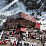 BOLU, TURKIYE - JAN 21: A view of the area as fire brigades responding to a fire that broke out in a hotel in Bolu Kartalkaya Ski Center, on January 21, 2025 in Bolu, Turkiye. The death toll in the fire rose to 10 and the number of injured to 32. Evrim Aydin / Anadolu,Image: 956005299, License: Rights-managed, Restrictions: , Model Release: no, Credit line: Evrim Aydin / AFP / Profimedia