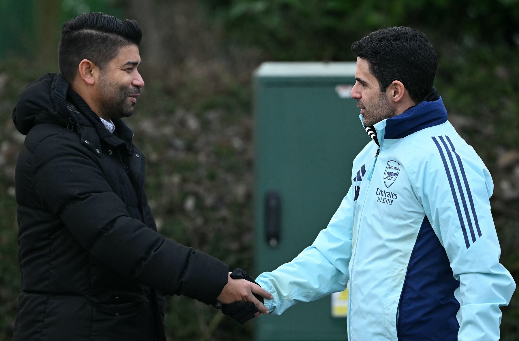 Arsenal's Spanish manager Mikel Arteta greets former Brazilian striker Eduardo da Silva as he arrives to take a training session at the Arsenal Training centre in Shenley on January 21, 2025, on the eve of their UEFA Champions League football match against Dinamo Zagreb.,Image: 956068841, License: Rights-managed, Restrictions: , Model Release: no, Credit line: JUSTIN TALLIS / AFP / Profimedia