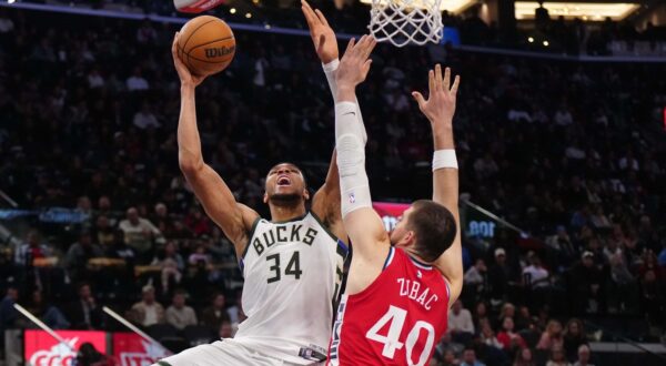 Jan 25, 2025; Inglewood, California, USA; Milwaukee Bucks forward Giannis Antetokounmpo (34) shoots the ball against LA Clippers center Ivica Zubac (40) in the second half at Intuit Dome.,Image: 957715965, License: Rights-managed, Restrictions: *** Worldwide Rights Except Baltics, China, Denmark, Finland, Germany, Hong Kong, Japan, Macau, Norway, Poland, South Korea, Sweden, and Taiwan *** No sales outside your territory. No 3rd parties. No redistribution ***, Model Release: no, Credit line: Imagn Images / ddp USA / Profimedia