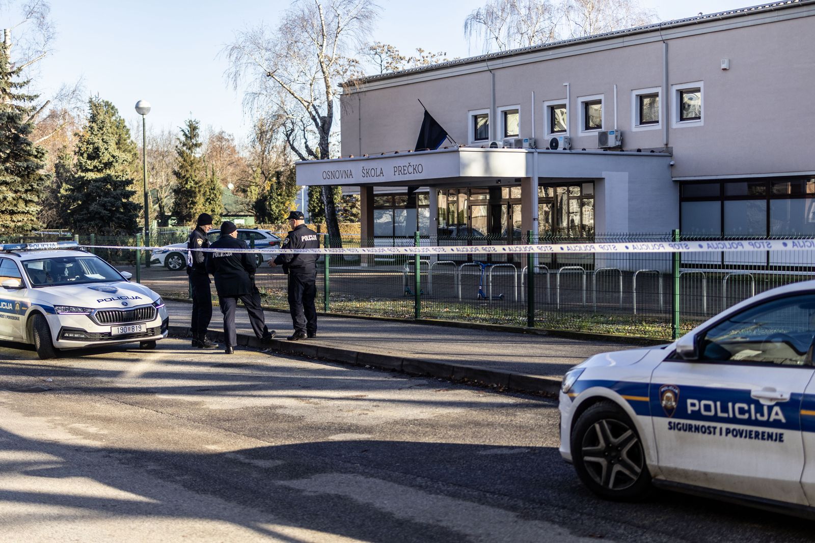 Zagreb, 21.12.2024 - Osnovna škola Prečko dan nakon tragedije.
Foto Hina/ Dario GRZELJ/ dag