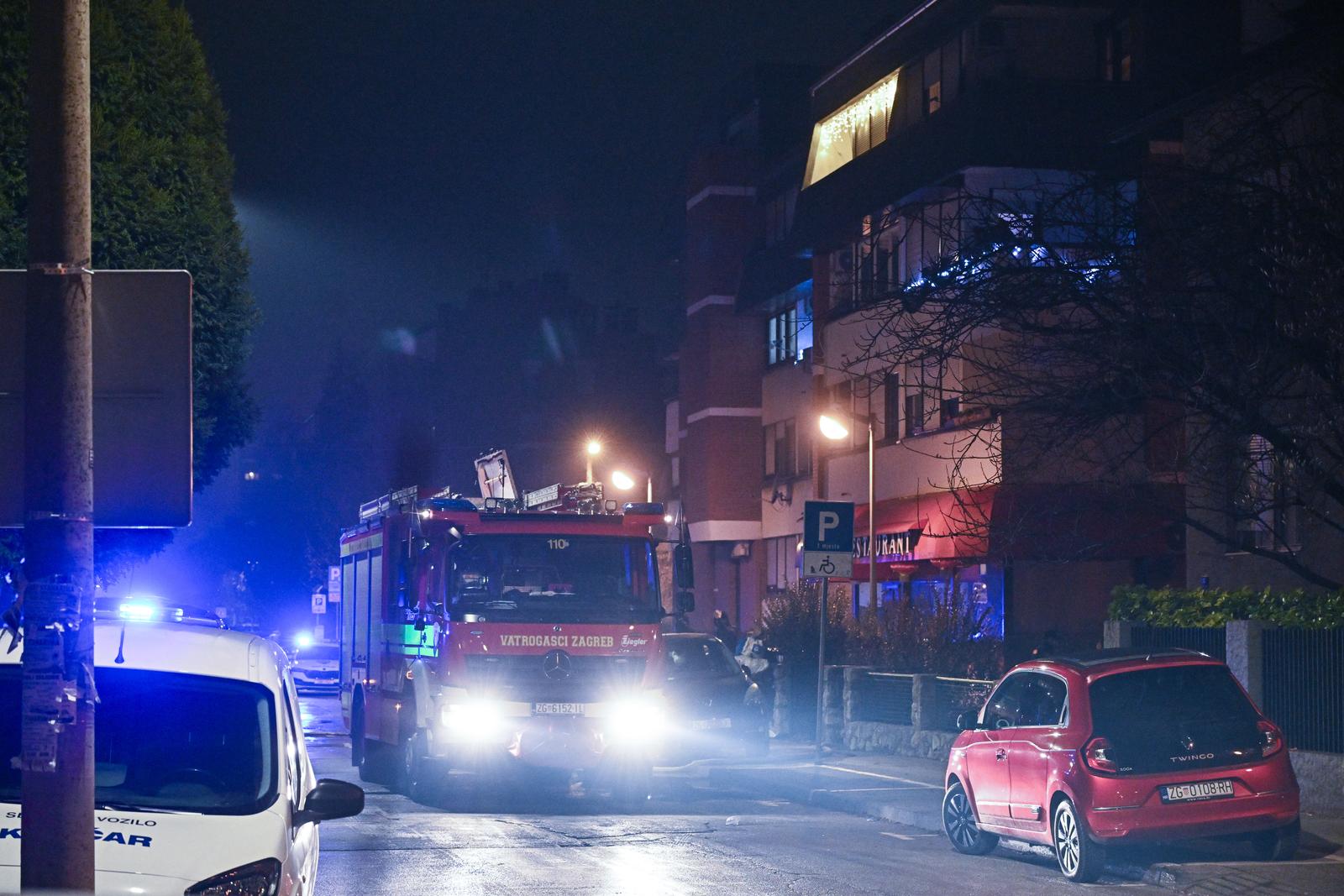 30.12.2024., Zagreb - Vatrogasci gase pozar koj ije izbio u suterenu zgrade nedaleko Maksimira. Photo: Neva Zganec/PIXSELL